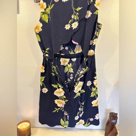 Floral Mini Dress with Open Back - Picture 6 of 8